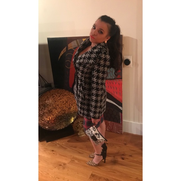 Meet your Posher, Monica - Picture 1 of 2